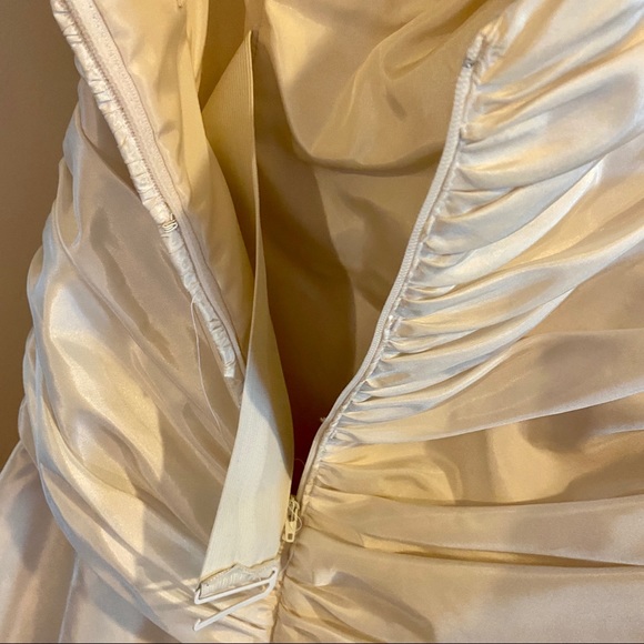 Gorgeous Mikaella Wedding Dress - Picture 11 of 13